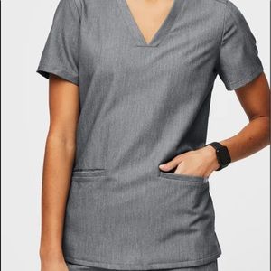 FIGS Casma 3 pocket scrub top in color Graphite. Lightly worn, practically new.
